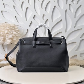 Dior-迪奧專櫃最新款手提包，斜挎包 官網同步 這款是本季新品 采用粒面小牛皮