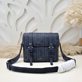 Dior-迪奧專櫃最新款斜挎包，信使包 官網同步 本季新品 采用海軍藍色Grav