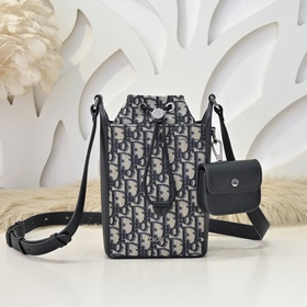 Dior-迪奧專櫃最新款水桶包，單肩包 官網同步 新品 采用米色和黑色Obliq