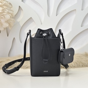 Dior-迪奧專櫃最新款水桶包，單肩包 官網同步 新品 采用黑色粒面牛皮精心制作