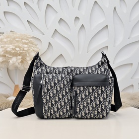 Dior-迪奧專櫃最新款水餃包，斜挎包 官網同步 本季新品 采用米色和黑色Obl