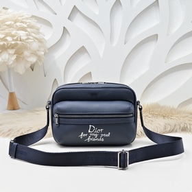 Dior-迪奧專櫃最新款信使包，斜挎包 官網同步 本季新品 采用海軍藍色粒面牛皮
