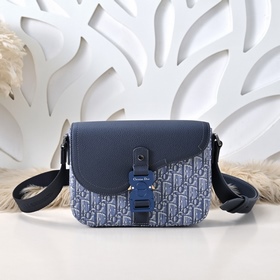 Dior-迪奧專櫃最新款信使包，斜挎包 官網同步 采用海軍藍色 Oblique