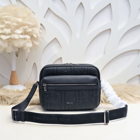 Dior-迪奧專櫃最新款信使包，單肩包 官網同步 秋冬新品 采用壓花工藝将經典圖