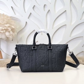Dior-迪奧專櫃最新款手提包 官網同步 秋冬新品 采用壓花工藝将經典圖案精緻呈