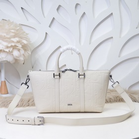 Dior-迪奧專櫃最新款手提包 官網同步 秋冬新品 采用壓花工藝将經典圖案精緻呈