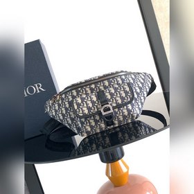 (全市場最高版本)這款 Dior 8 腰包是二零二五春季男裝系列新品，時尚實用。
