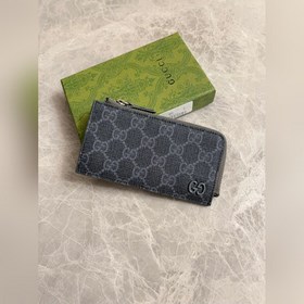 HUHUGucci 最新系列呈現~卡夾 以充滿對比美感的雙色調設計令點綴于包身的