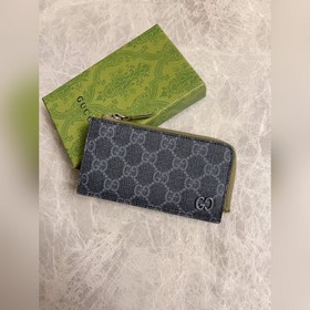HUHUGucci 最新系列呈現~卡夾 以充滿對比美感的雙色調設計令點綴于包身的