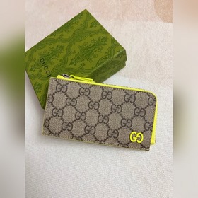 HUHUGucci 最新系列呈現~卡夾 以充滿對比美感的雙色調設計令點綴于包身的