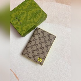 HUHUGucci 最新系列呈現~護照夾 以充滿對比美感的雙色調設計令點綴于包身