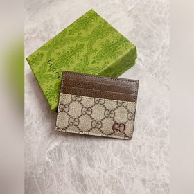 HUHUGucci 最新系列呈現~卡夾 以充滿對比美感的雙色調設計令點綴于包身的