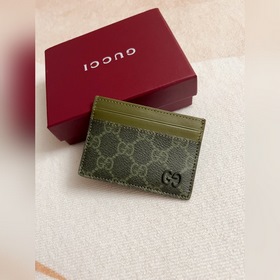 HUHUGucci 最新森綠色系列呈現~卡夾 以充滿對比美感的雙色調設計令點綴于
