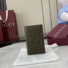超級雙G卡片夾。Gucci将曆史傳承、創造力和創新精神轉化為豐富多彩的品牌系列。