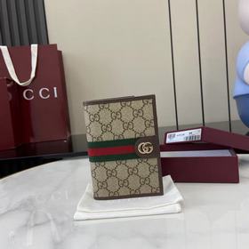 [新品]Ophidia系列亮眼呈獻新穎廓形與實用功能性設計，以标志性米色和棕色配
