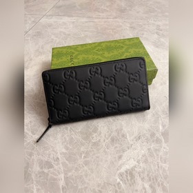 HUHUgucci一系列原單黑色橡膠效果打造的男士新款閃亮登場 款號：77142