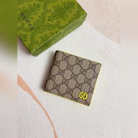 HUHUGucci 最新系列呈現~短夾 以充滿對比美感的雙色調設計令點綴于包身的