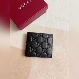 HUHU新款GG Emblem系列超柔軟荔克色壓花，全皮錢包！ 型號：83500