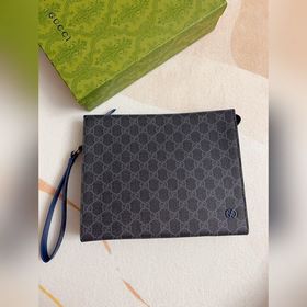 HUHU專櫃品質，頂級原單貨，系列手拿包， 可拆卸腕帶， 黑PVC 藍 出貨 款