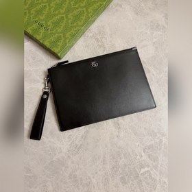 HUHU 型男手包~采用進口牙簽豬紋 配以的新款配色GG标志五金 簡單大氣，非常