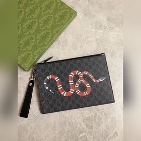 HUHUgucci官網同步更新~型男手包~采用進口Pvc搭配原版牛皮 配以的新款