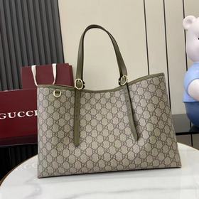 GG Emblem系列煥新演繹品牌經久不息的優雅風範與精湛工藝，選用淡雅色調呈現