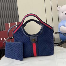 Gucci Giglio系列小號托特包于佛羅倫薩2026早春系列時裝秀首度亮相，