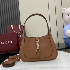 [新品]這款全新Gucci Jackie 1961系列手袋由上等優質皮革匠心打造