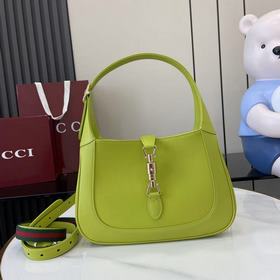 [新品]這款Gucci Jackie 1961系列小號肩背包以亮綠色皮革匠心打造