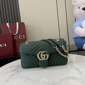 進口原廠皮 這款品牌經典GG Marmont系列手袋，選用極為柔軟的皮革匠心打