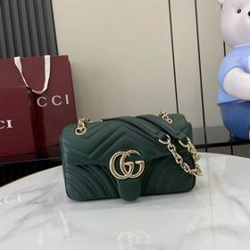 進口原廠皮 品牌标志性GG Marmont系列匠心融蘊雙G造型配件和切面鍊式包