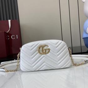 GG 馬蒙特是品牌的标志性系列，其特色包括象征性的雙G标識、棱角分明的鍊帶以及現