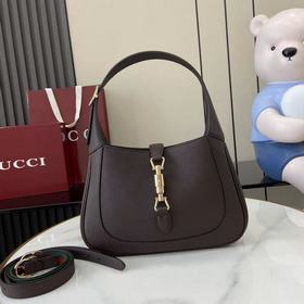 [新品]Gucci Jackie 1961系列肩背包以優質皮革匠心打造，配以淺金