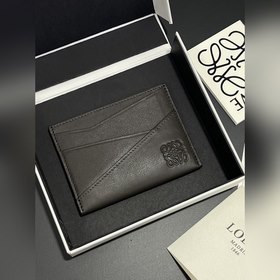 男士單片卡包 錢包的靈感來自于puzzle 系列手袋， 采用獨特的幾何圖案 采用
