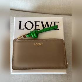 loewe最 卡包A05砂礫色 全套包裝 ， 尺寸13-7.5cm