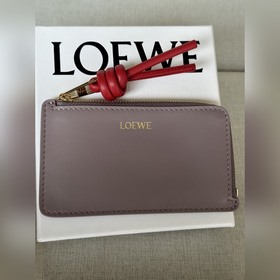 loewe最 卡包A05灰紫 配包裝 ， 尺寸13-7.5cm