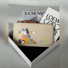 loewe 聯名卡包限量款 配套包裝 loewe特有的嵌入製作方法.圖案栩栩如生