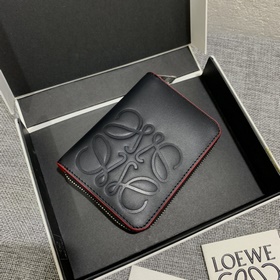 #拉鍊小卡包，選用經典小牛皮制成，内有信用卡位，精緻、時尚。款號3720 尺寸1