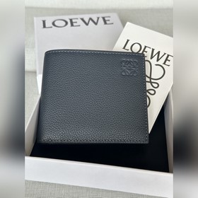 X4 官網同步極簡主義 深藍 全套包裝， 柔軟粒面牛皮革雙折錢包。 八個卡位，兩