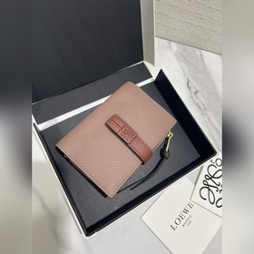 compact zip wallet短夾 選用耐磨的珠地小牛皮，采用雙色組合搭配