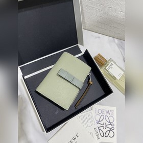 compact zip wallet短夾 選用耐磨的珠地小牛皮，采用雙色組合搭配