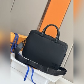 [163C01動态芯片]原廠小牛皮 本款 Pilot 牛皮革公文包兼備摩登設計與