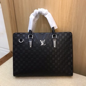 Lv 。公文包 正宗YKK五金，拿到手你就明白有多好 意大利IT平紋牛皮(市場獨