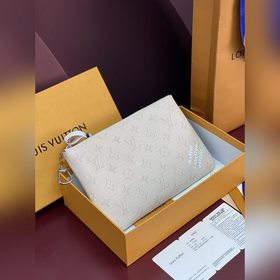 M27109 絲印杏色！中號鑰匙零錢包！本款中號鑰匙零錢包為 Monogram