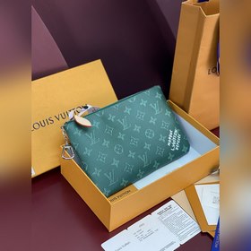 M27109 絲印綠色！中號鑰匙零錢包！本款中號鑰匙零錢包為 Monogram