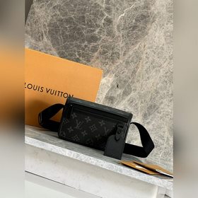 M12599頂級原單黑花 男包郵差包系列 bosphore迷你手袋 得名于品牌2