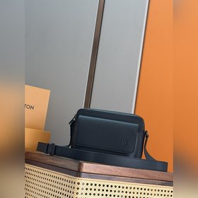 [163C01動态芯片] BOARDING 郵差包 型號：m15265 黑色，商