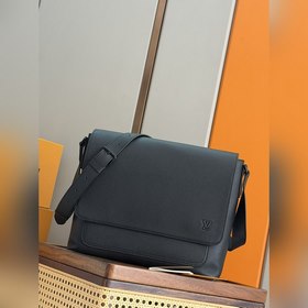 [163C01動态芯片] BOARDING 郵差包 型號：m15268 黑色，商
