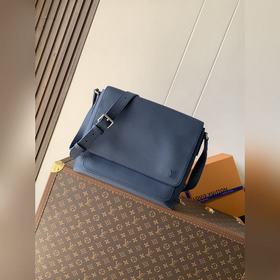 M15267藍色 頂級原單 變碼芯片163C Boarding 郵差包取材輕質耐