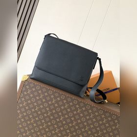 M15268黑色 頂級原單 變碼芯片163C Boarding 郵差包取材輕質耐